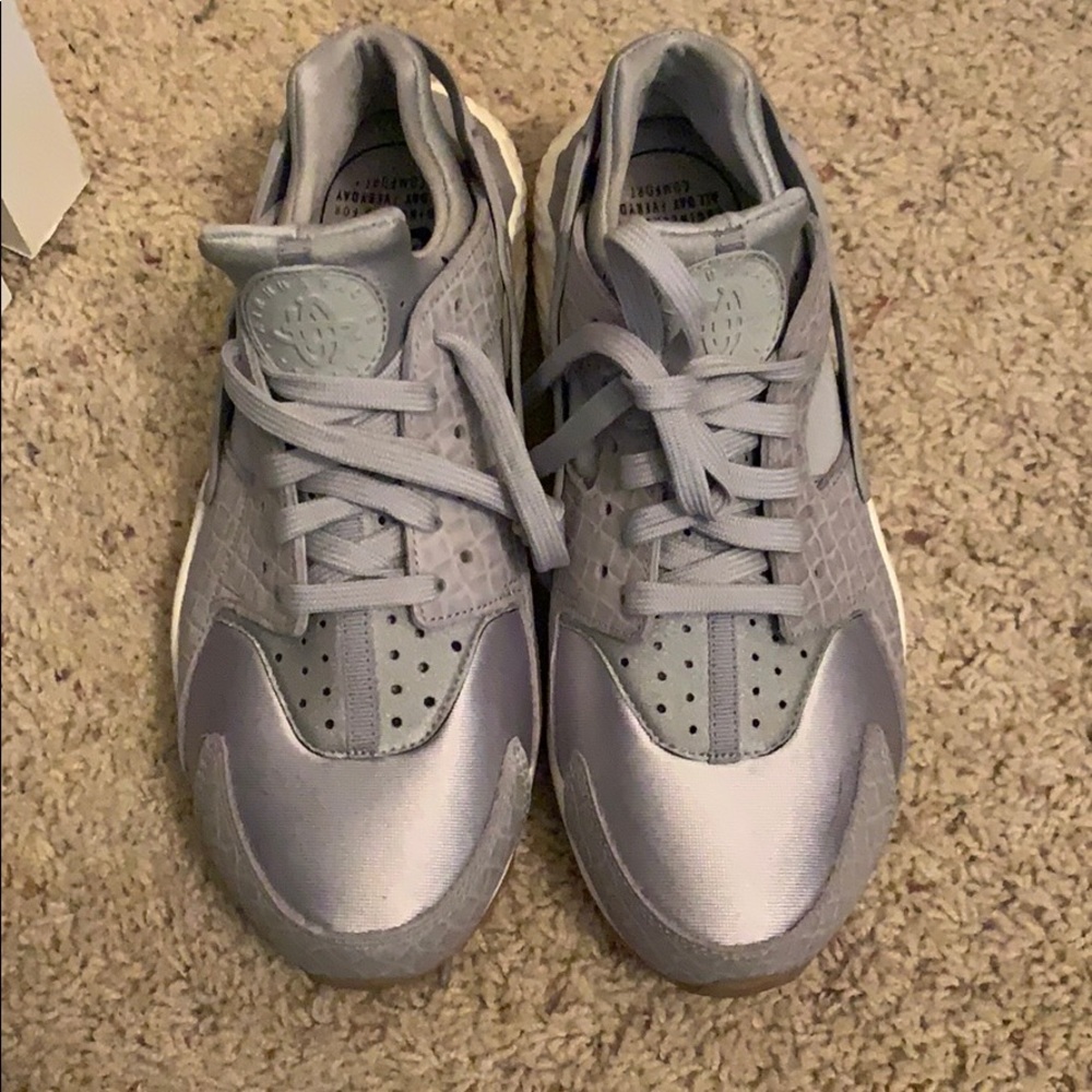 Grey Nike Huaraches